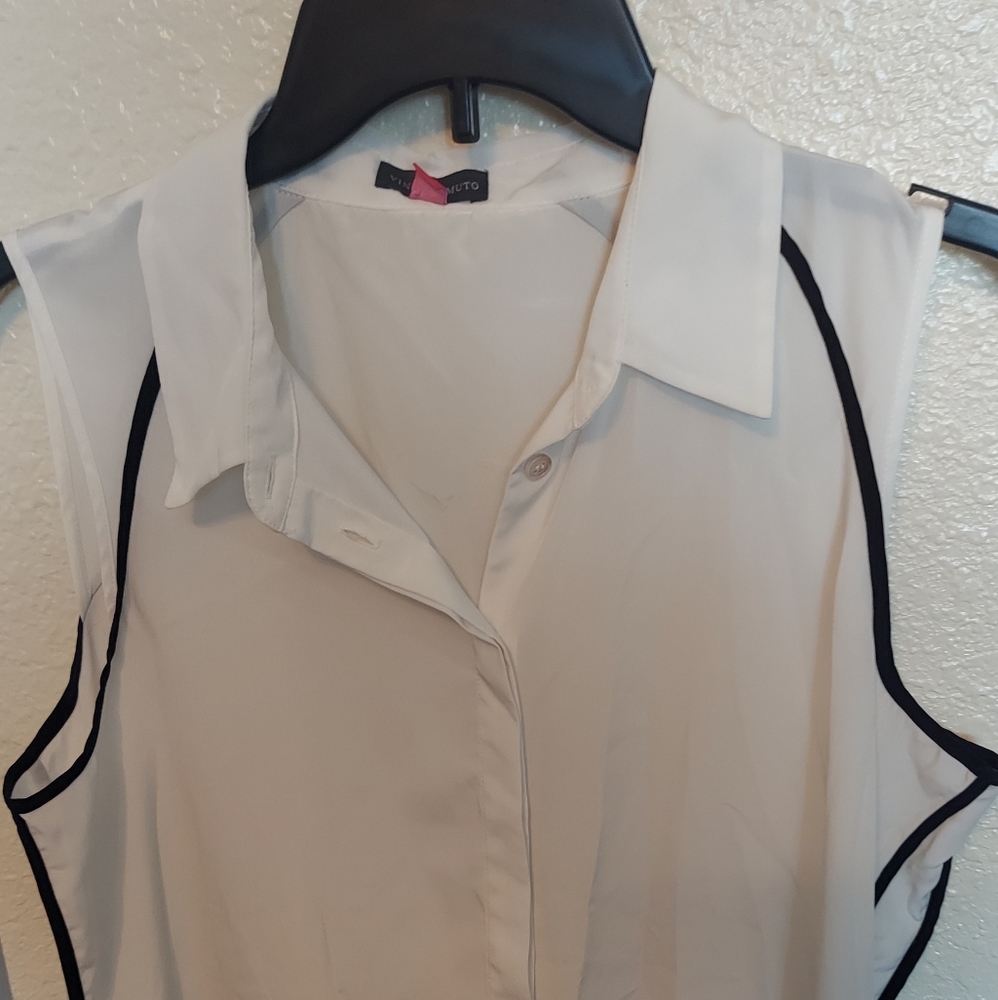 Vince Camuto Sleevles Shirt